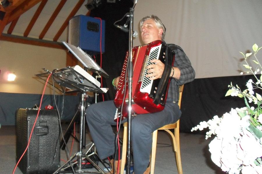 .. Soirée dansante avec Lauro et son accordéon