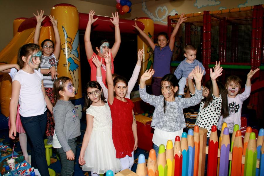 Gruppo di bimbi Arte in festa - Pomeriggio dedicato ai bambini