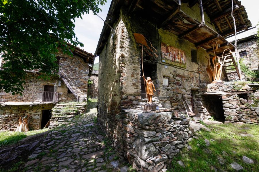 Villaggio di Chemp Diversità - Tra sculture, parole e musica a Chemp