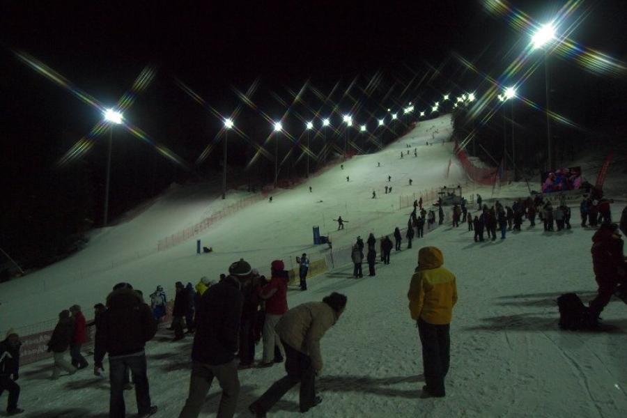 New Year's torchlight descent on skis