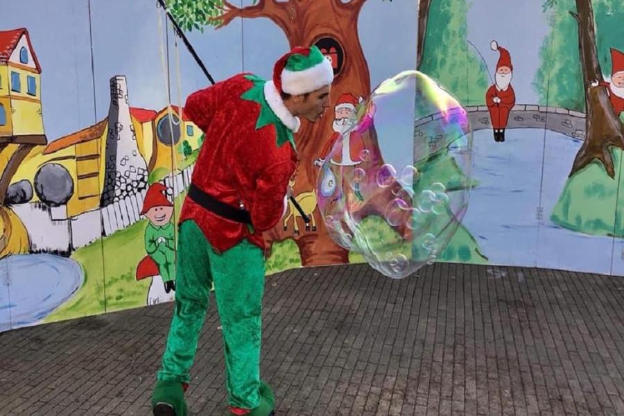 Spettacolo di bolle e palloncini con gli Elfi di Babbo Natale