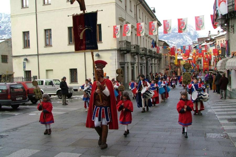 Carnevale storico di Pont-Saint-Martin Historic Carnival