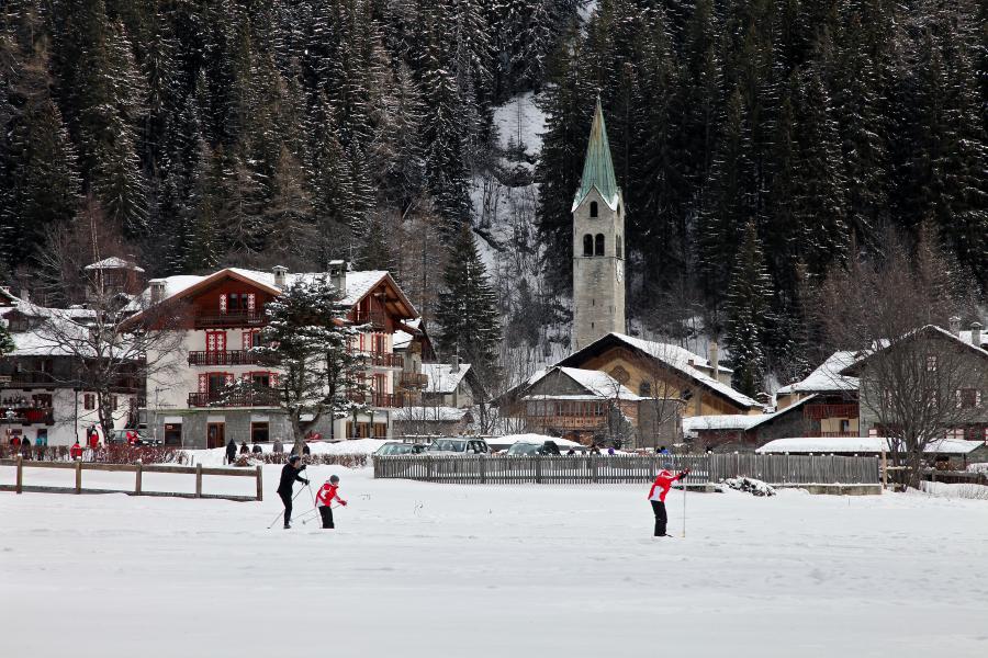 Cross-country skiing in Gressoney-Saint-Jean Frühlingsskilauf - Fancy dress party on skis