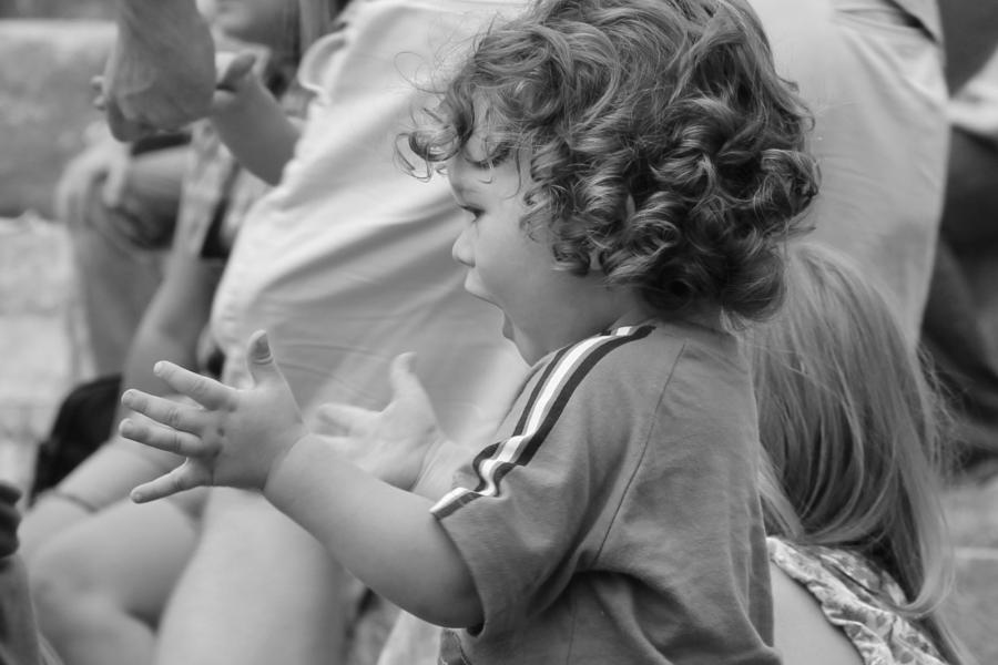 Bimbo applaude Incontro di presentazione del programma nazionale "Nati per la musica"