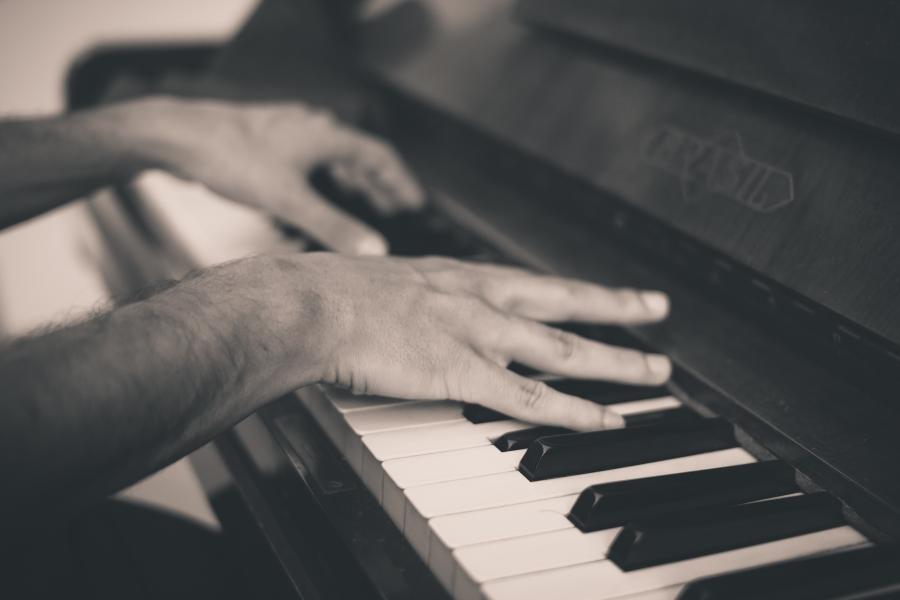 Pianoforte "Ghost" - Concerto di pianoforte con Maurizio Mastrini e quartetto d'archi