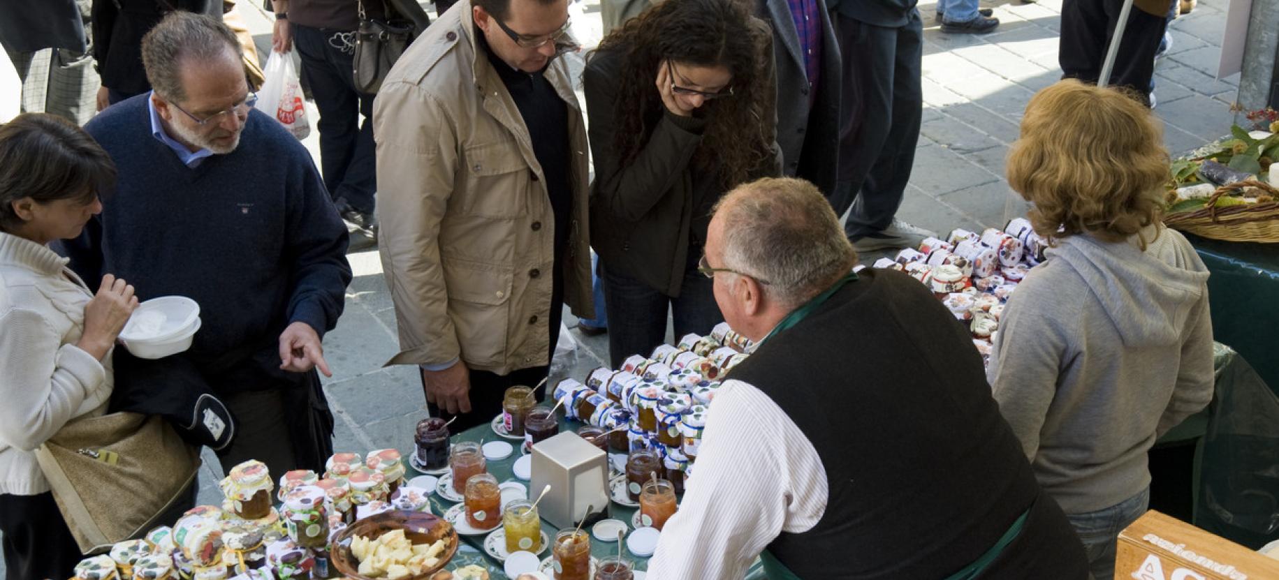 Marché au Fort  Marché au Fort - Exposition œnogastronomique