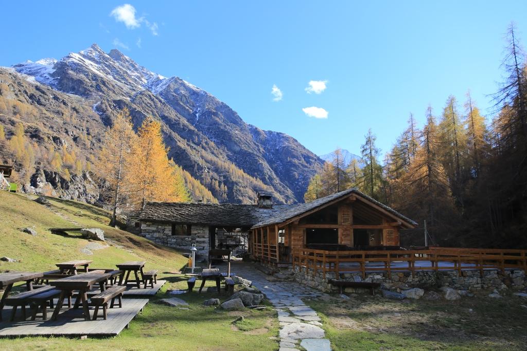 Panorama of Monte Rosa from Pastore mountain refuge