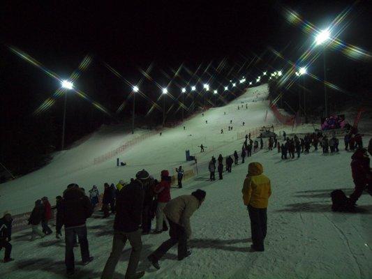 Descente aux flambeaux à l'occasione de l'ouverture nocturne de la piste Leonardo David