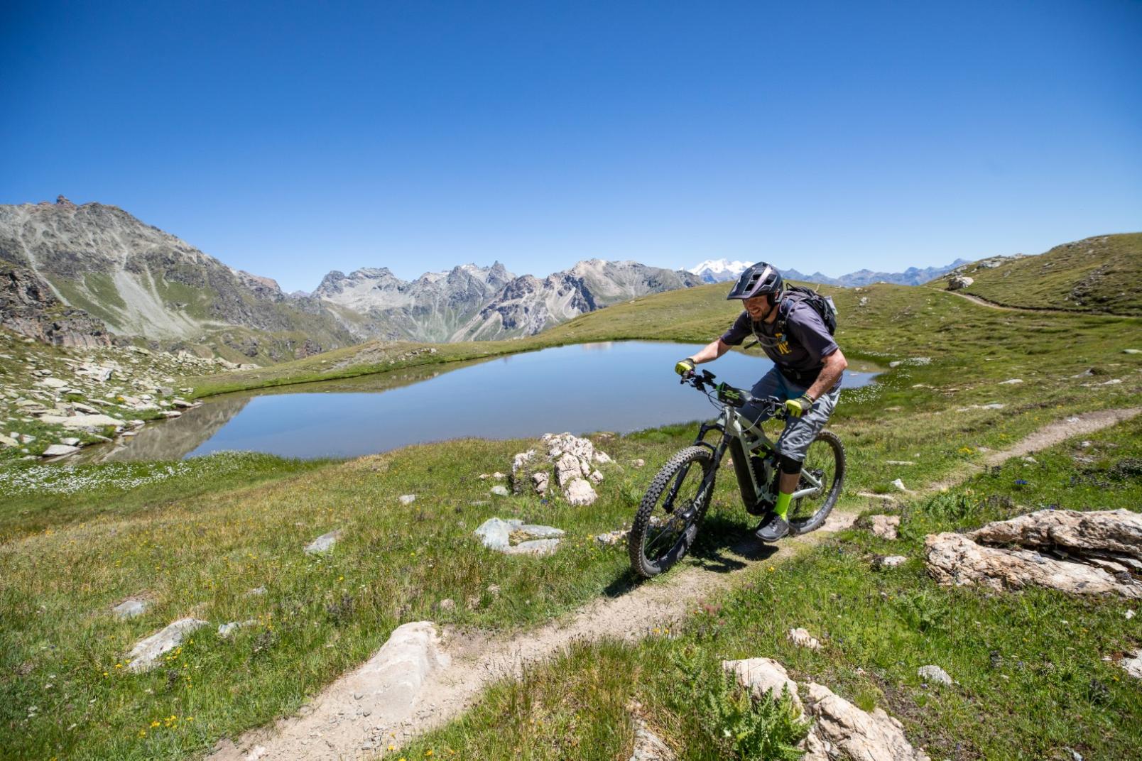 .. All Around eMTB - course e-VTT à la découverte de la Vallée d'Aoste