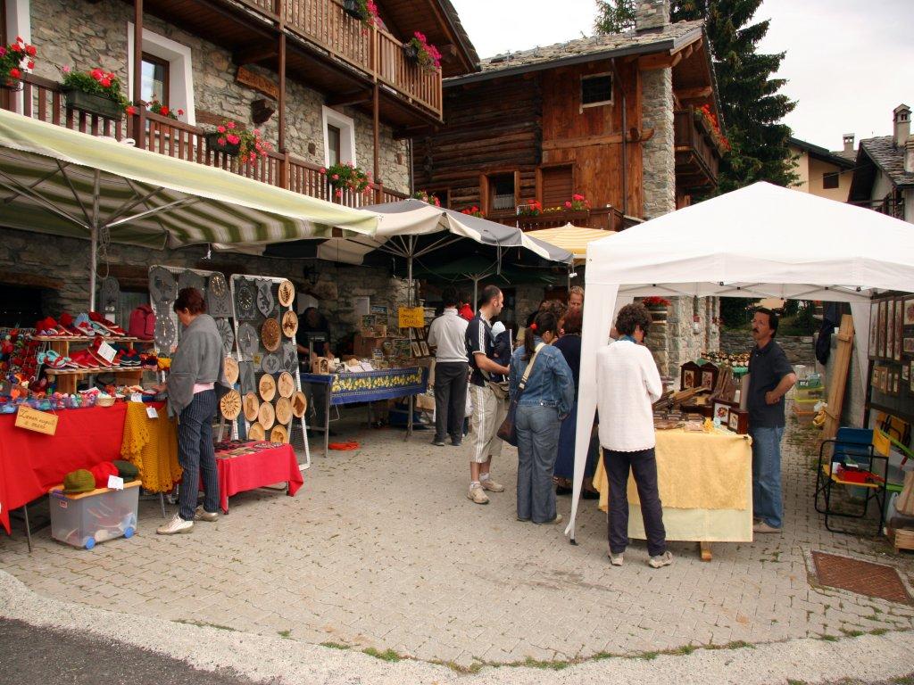 Marché  « Lo martsé di Torgnolein » (le marché de Torgnolein)