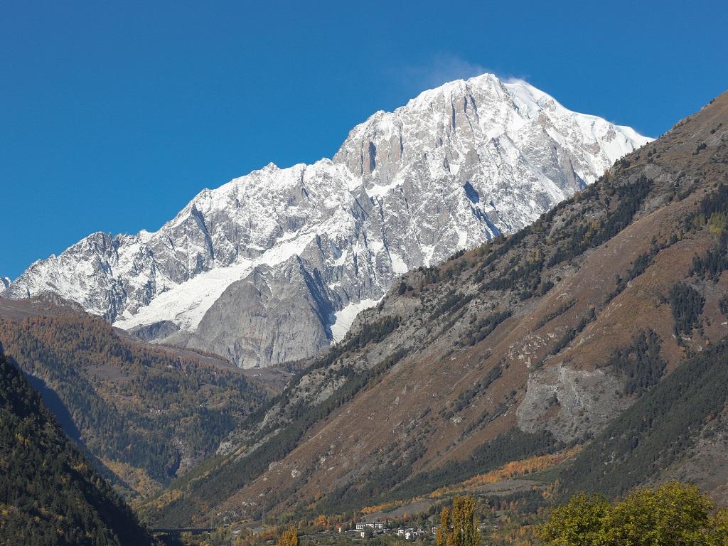 Monte Bianco visto da La Salle  Presentazione del Volume  "Vie Normali Valle d'Aosta"