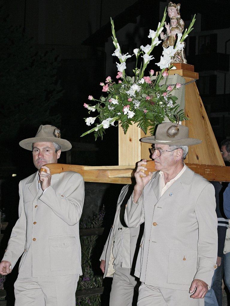 Procession  Alpine guides festival