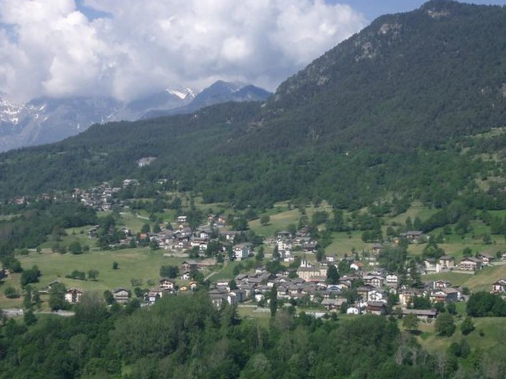 Légendes et nouvelles en Val d’Ayas: de la légende traditionnelle au théâtre.