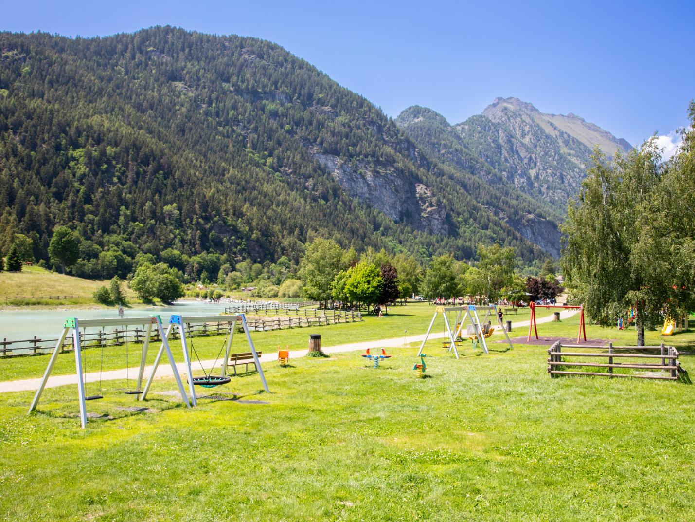 foto della zona del Laghetto  Les Fauconniers de Sa Majesté