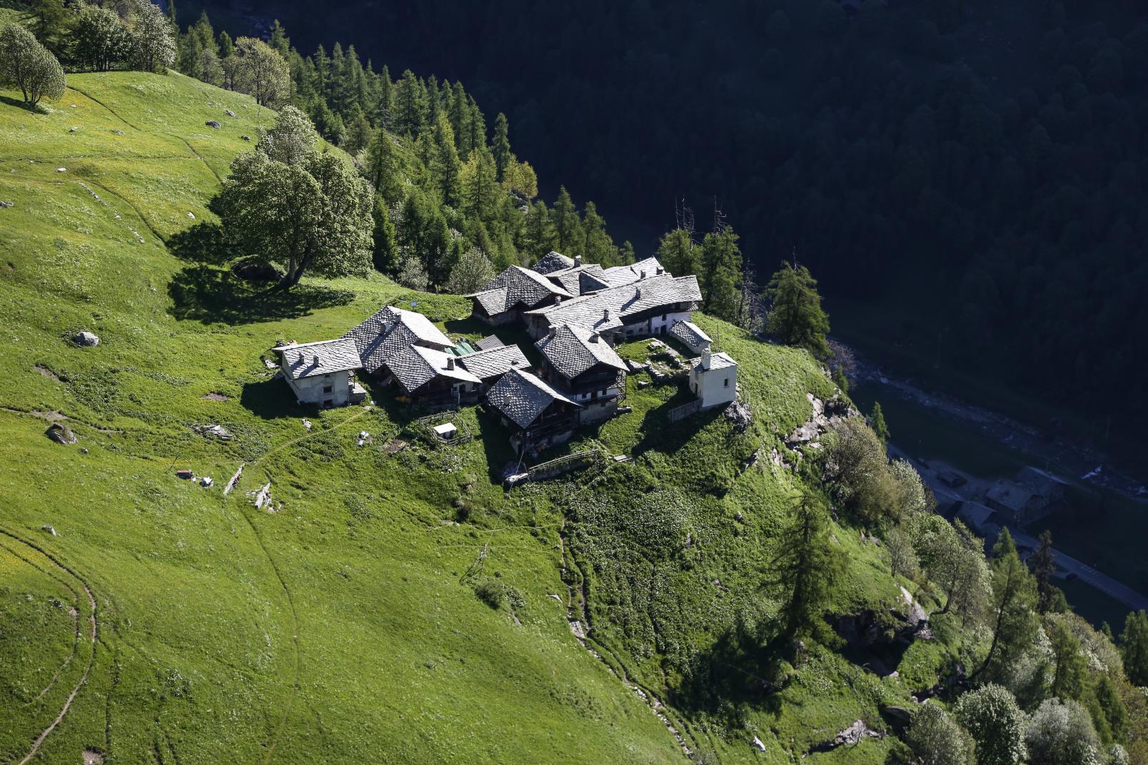Villaggio di Alpenzu grande Mostra "Uomini, territorio e nomi di luogo nell'Alta Valle del Lys"