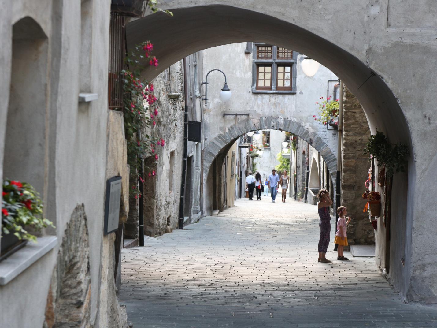 Bard  Sulle tracce di Sigerico - da Pont-Saint-Martin a Verrès