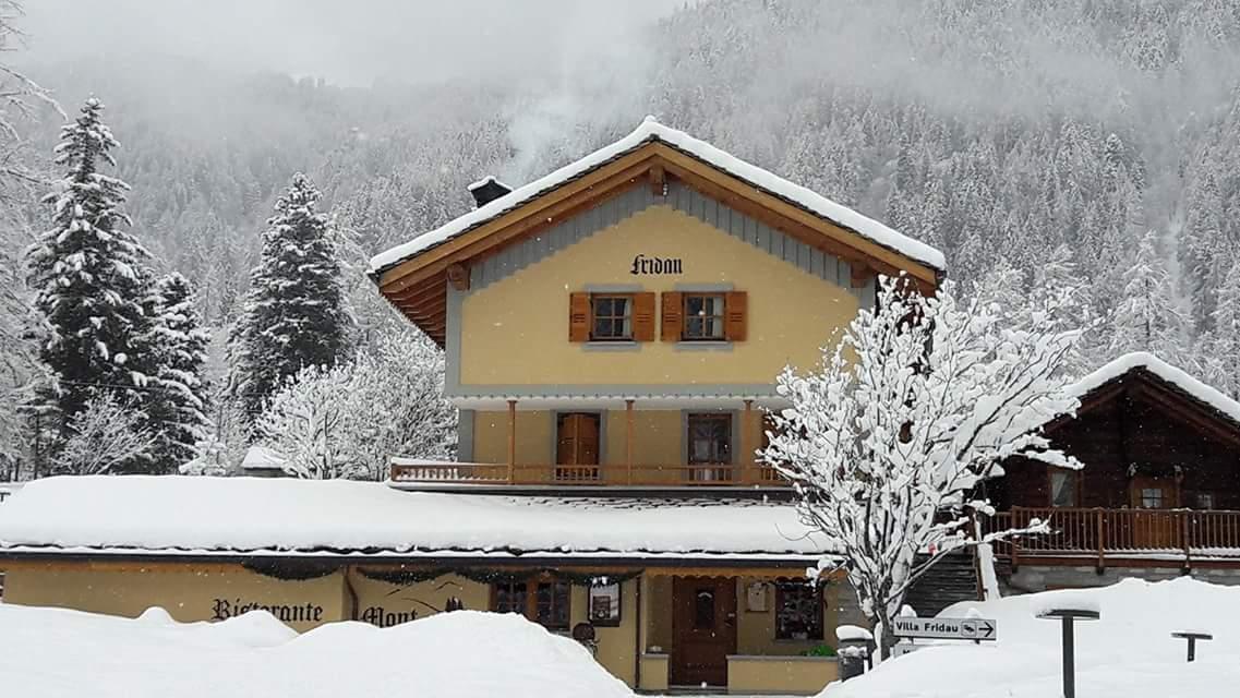 Mont Nery Restaurant Ristorante Mont Nery