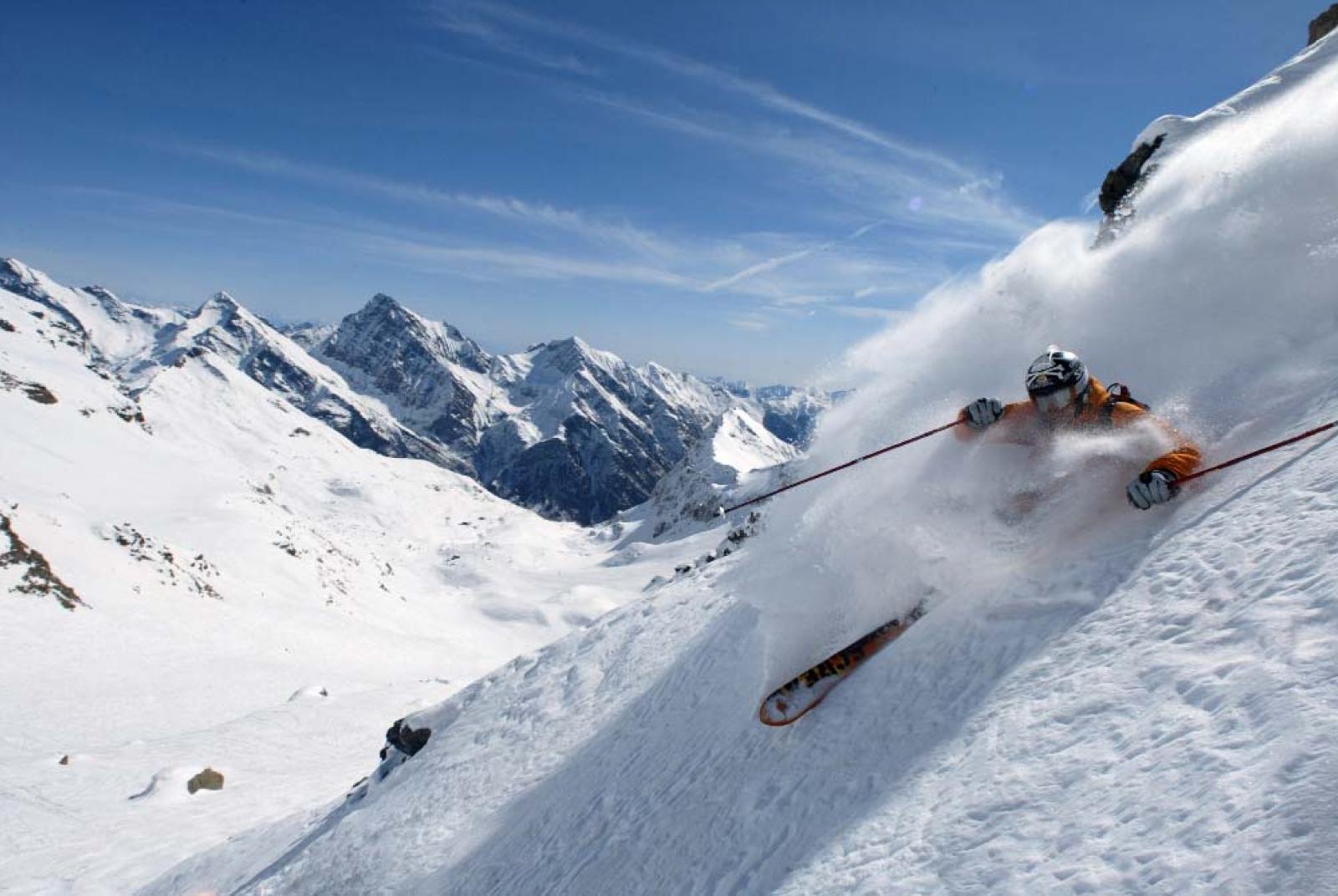 FREERIDING WITH THE AYAS GUIDES: PASSO SUPERIORE DI BETTOLINA 3,140