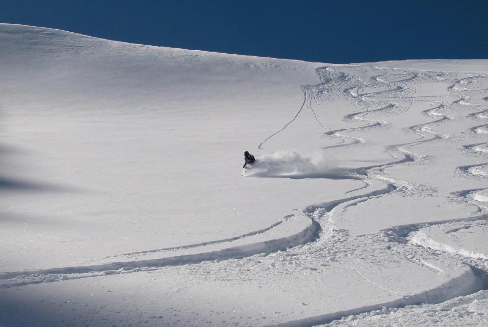 FREERIDING WITH THE AYAS GUIDES: PERRIN LAKE 2,876m