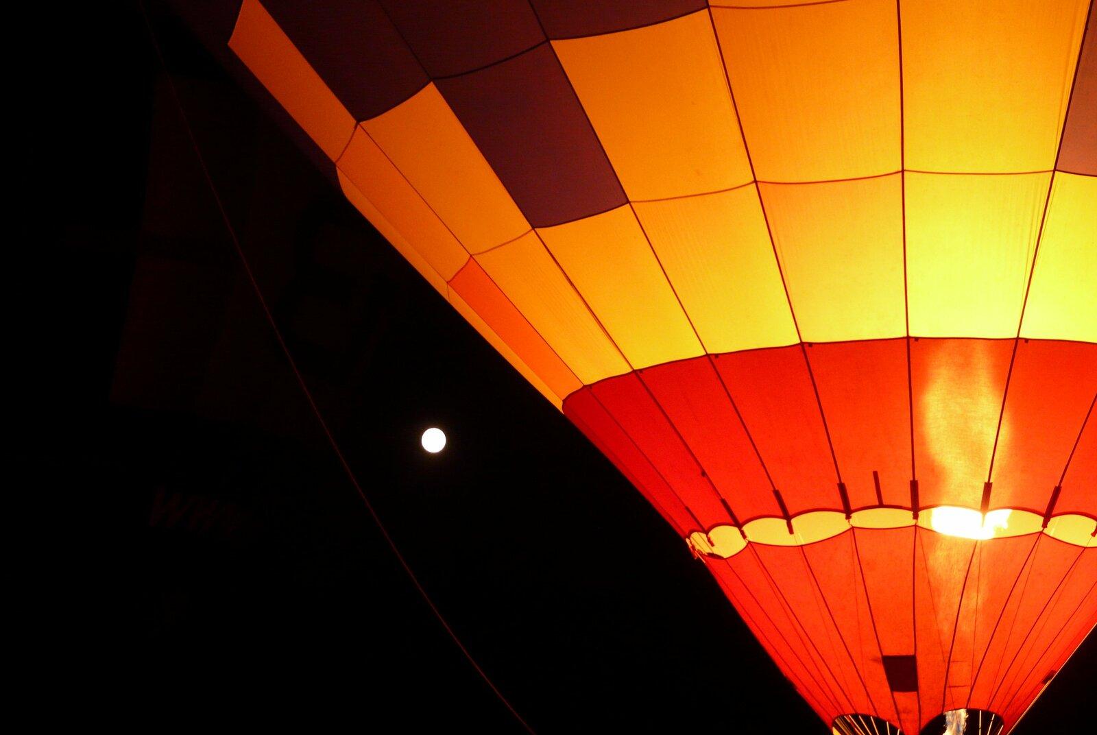 Mongolfiera in notturna Volo in mongolfiera in notturna