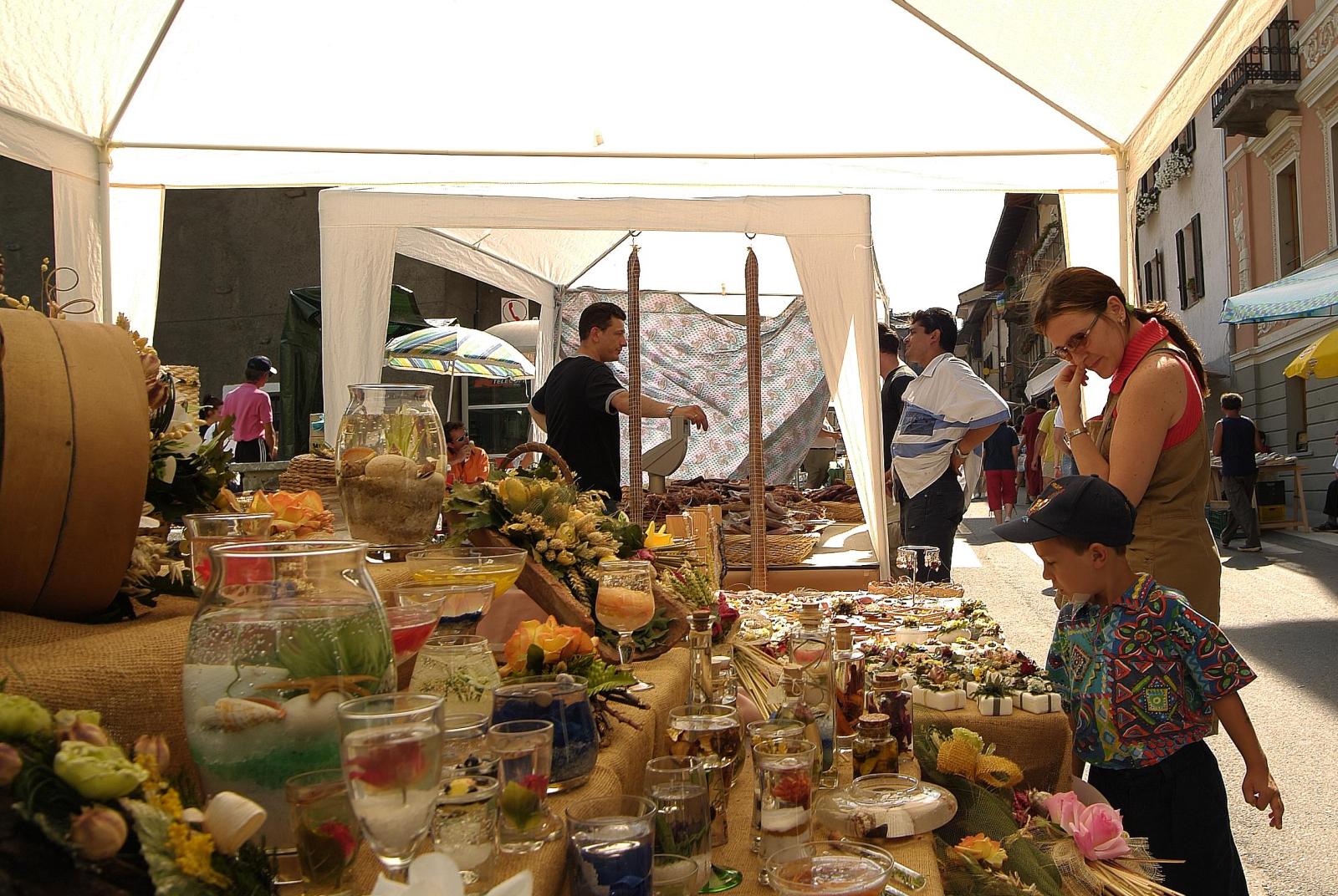 Petit Marché du Bourg Eté (street market)