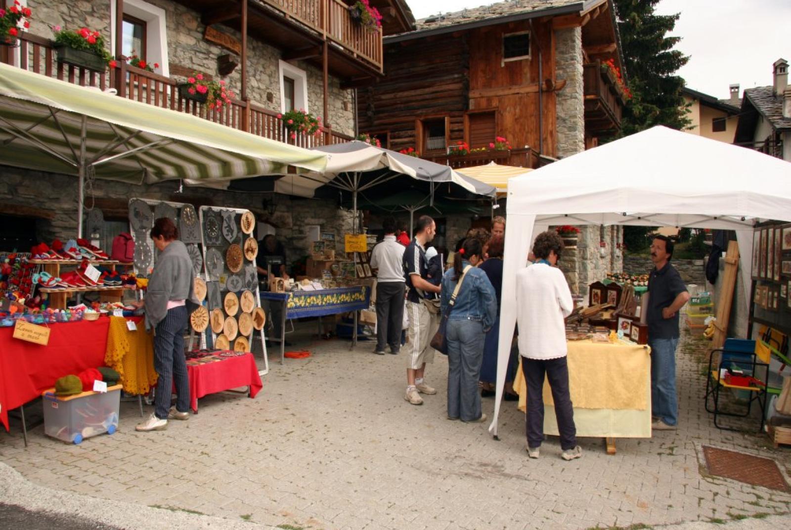 Marché  « Lo martsé di Torgnolein » (le marché de Torgnolein)