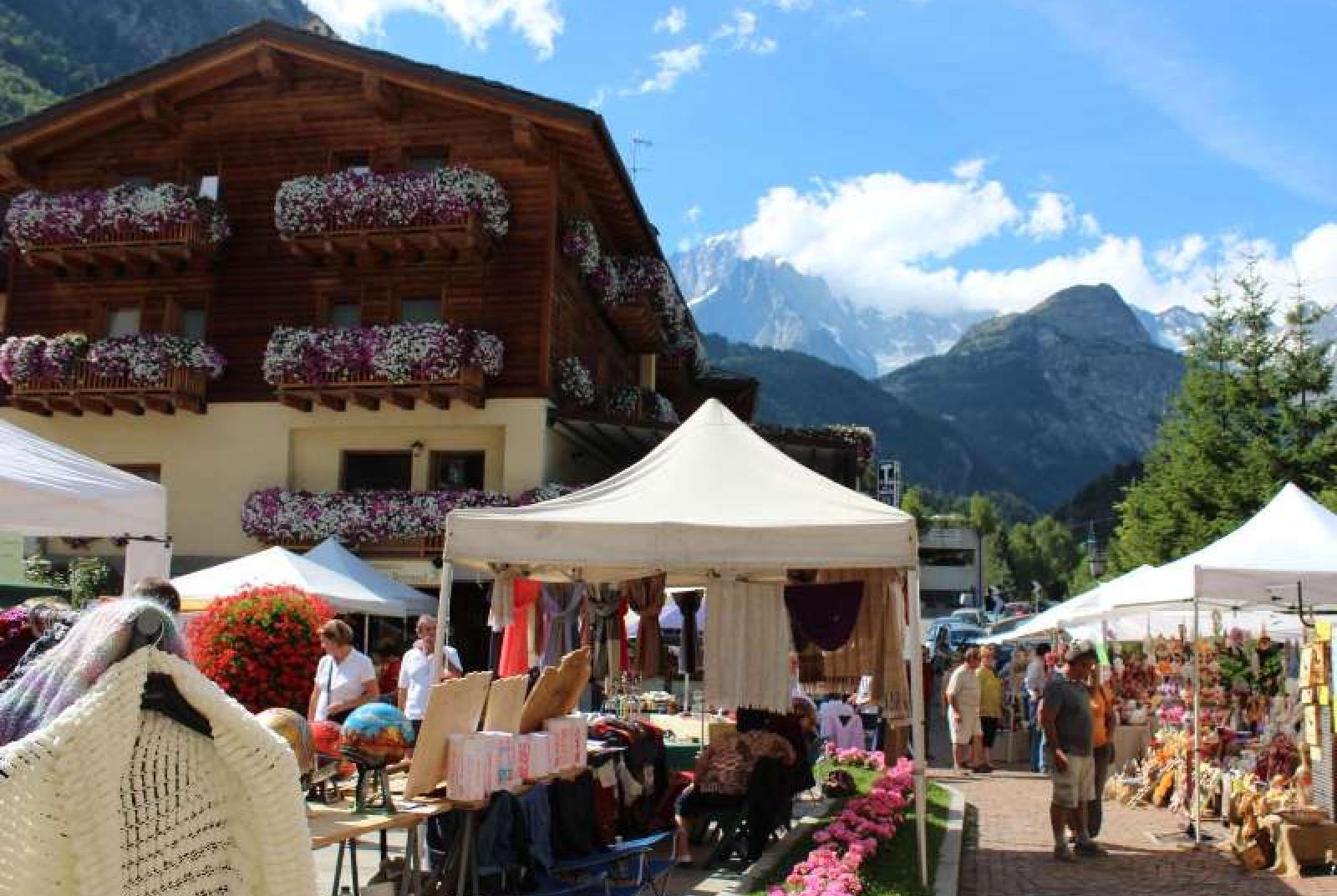 .. "Creativa": Aosta Valley Women's artisan fair